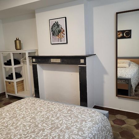 Brussels Bed & Blockchain Private Rooms With Shared Bathroom Room photo