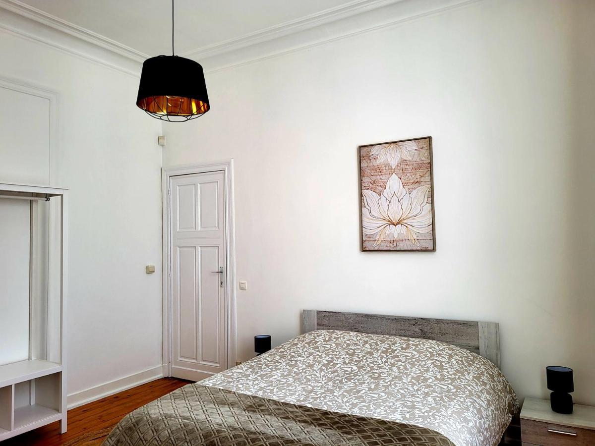 Brussels Bed & Blockchain Private Rooms With Shared Bathroom Exterior photo