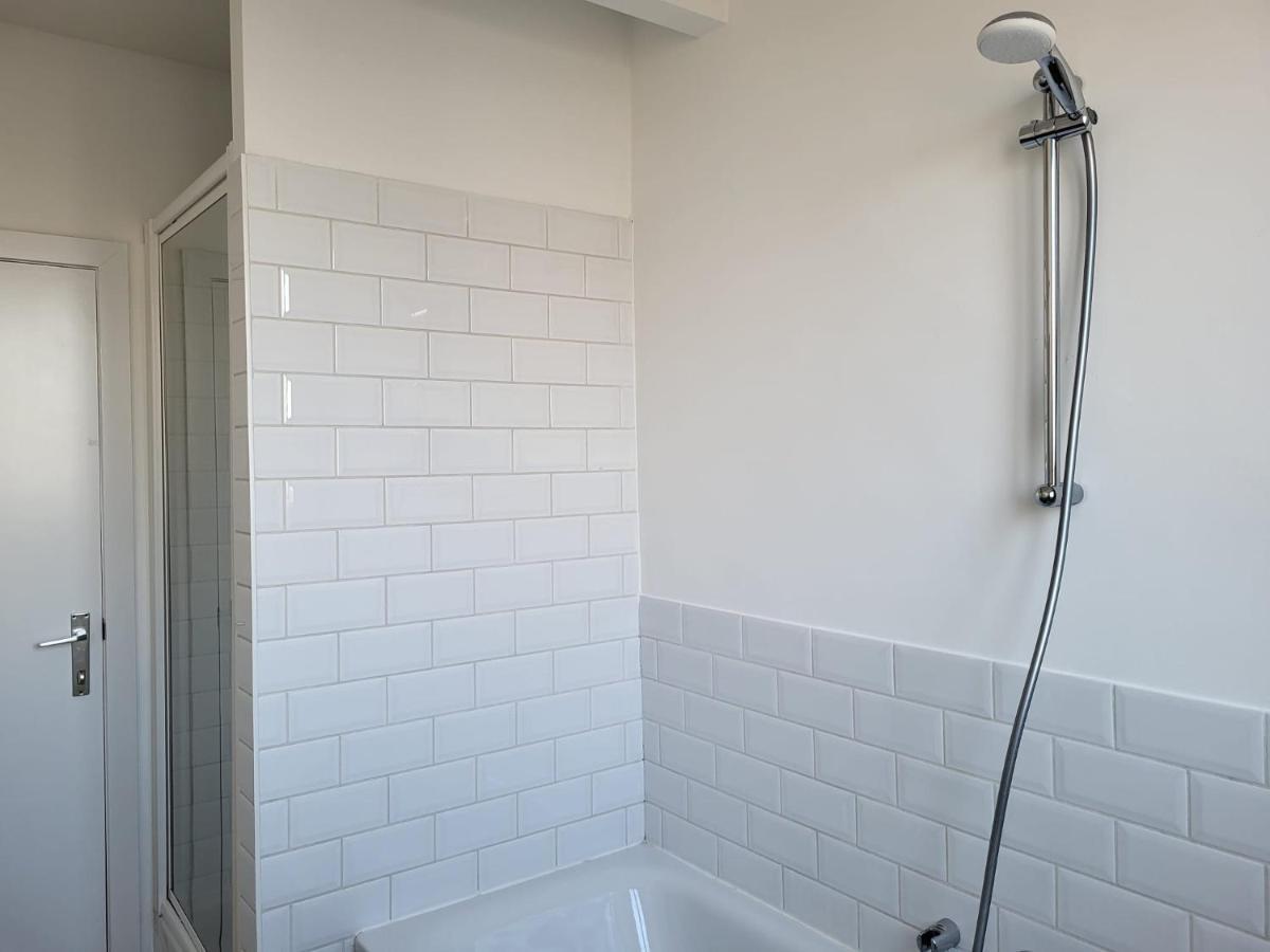 Brussels Bed & Blockchain Private Rooms With Shared Bathroom Etterbeek Exterior photo
