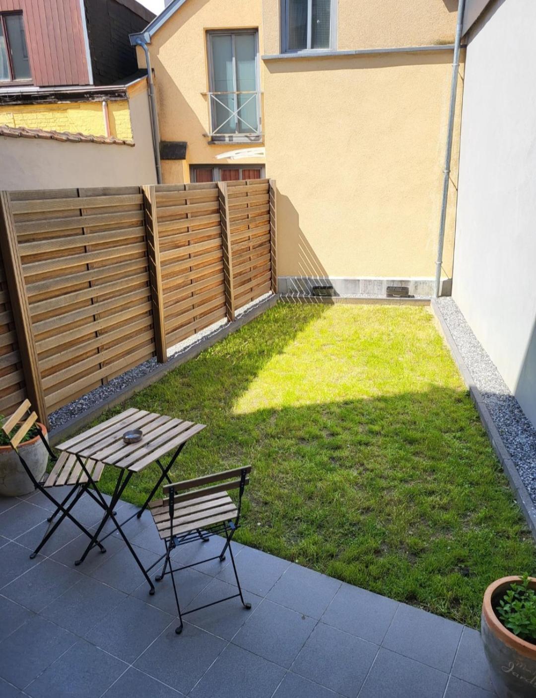 Brussels Bed & Blockchain Private Rooms With Shared Bathroom Exterior photo