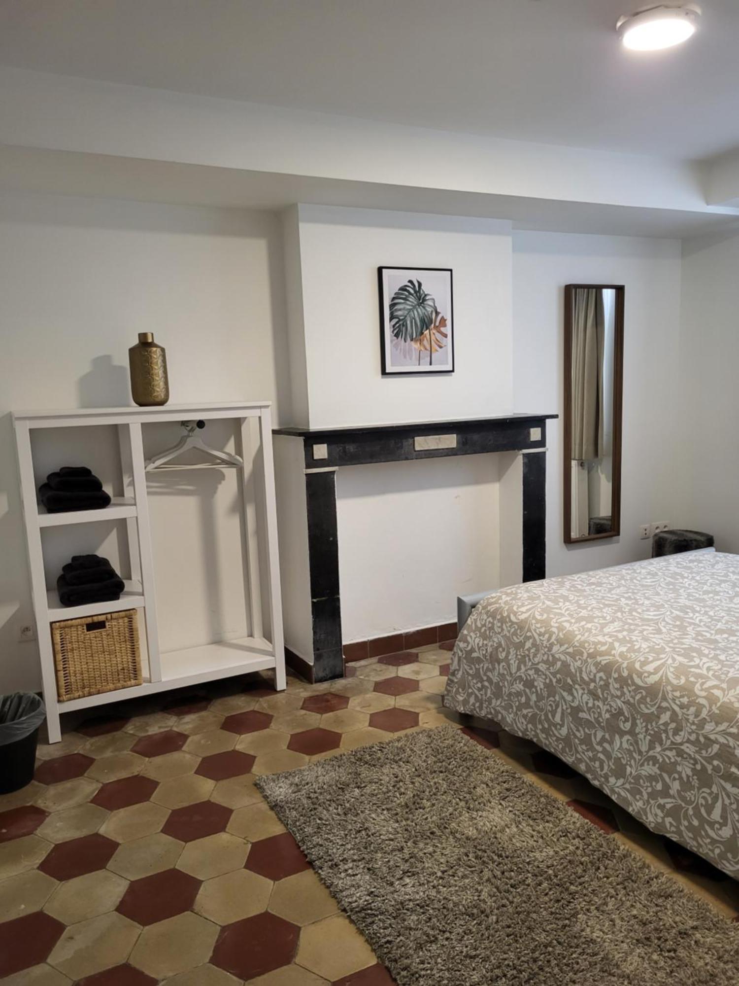 Brussels Bed & Blockchain Private Rooms With Shared Bathroom Room photo