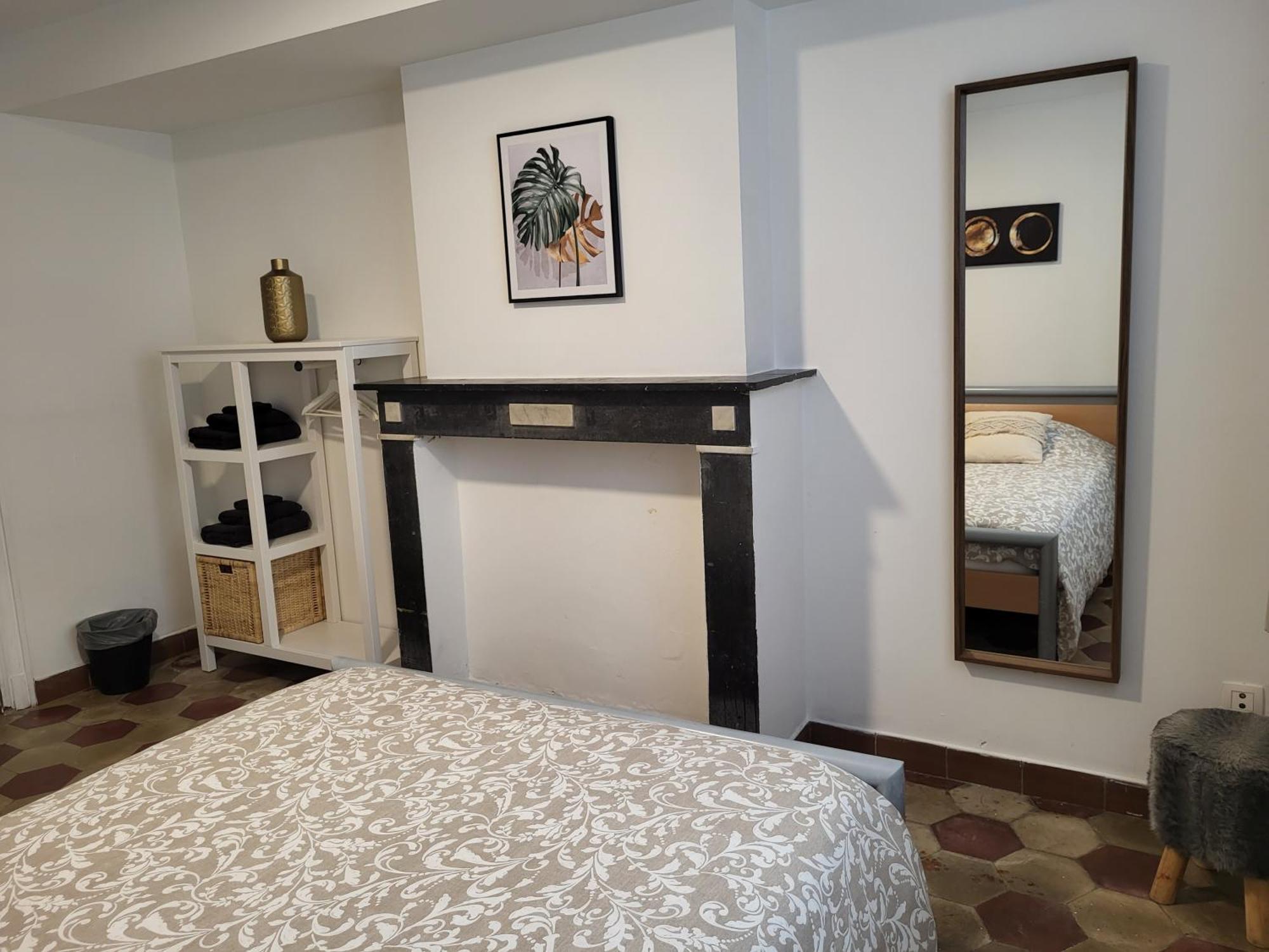 Brussels Bed & Blockchain Private Rooms With Shared Bathroom Etterbeek Room photo